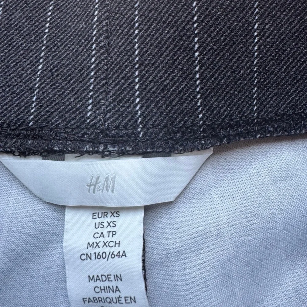 Gray Pinstripe Women's Wide-Leg High rise Pants sz XS NEW NWOT Price Firm! - Picture 11 of 12